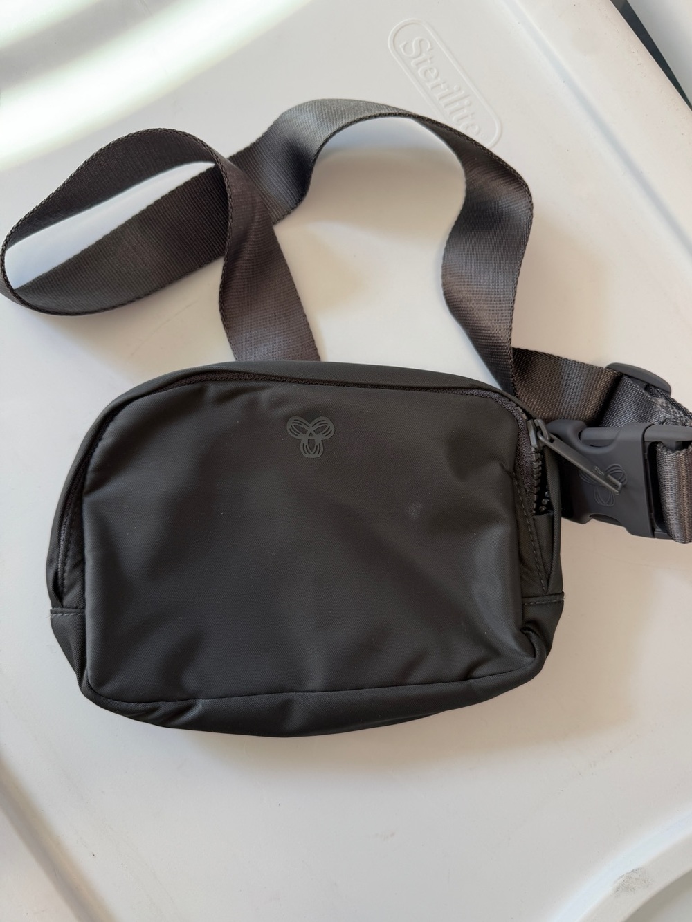 Aritzia TNA On-The-Way Bag - Charcoal